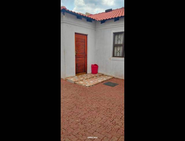 2 BEDROOM HOUSE FOR SALE IN PHOLA PARK EXT 1